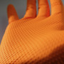 Ungepuderte, orange Einweghandschuhe aus Nitril mit Diamantstruktur